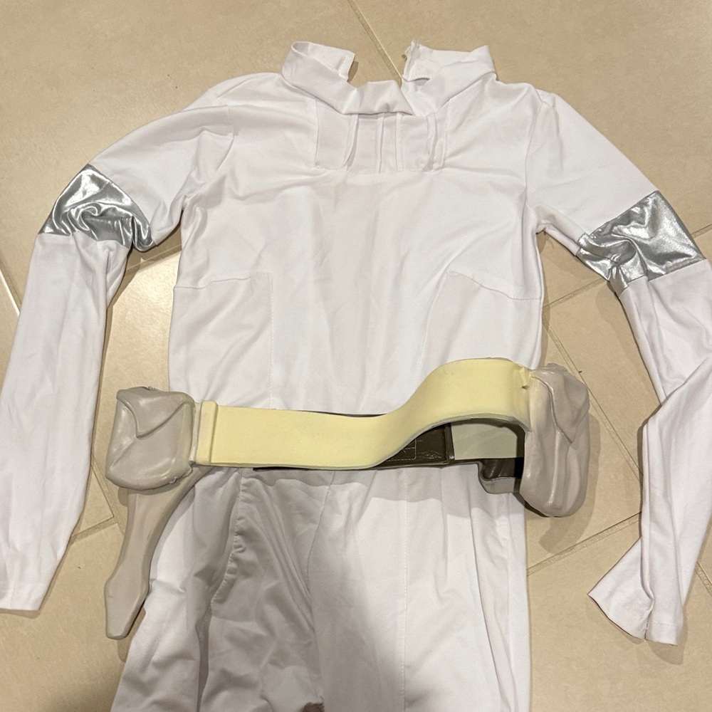 Star Wars Princess Leia, White and Silver Women's Costume with Belt